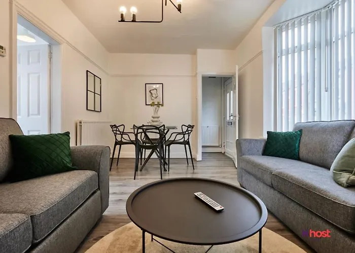 Host Liverpool - Family Home Near Centre, Pets Ok & Free Parking